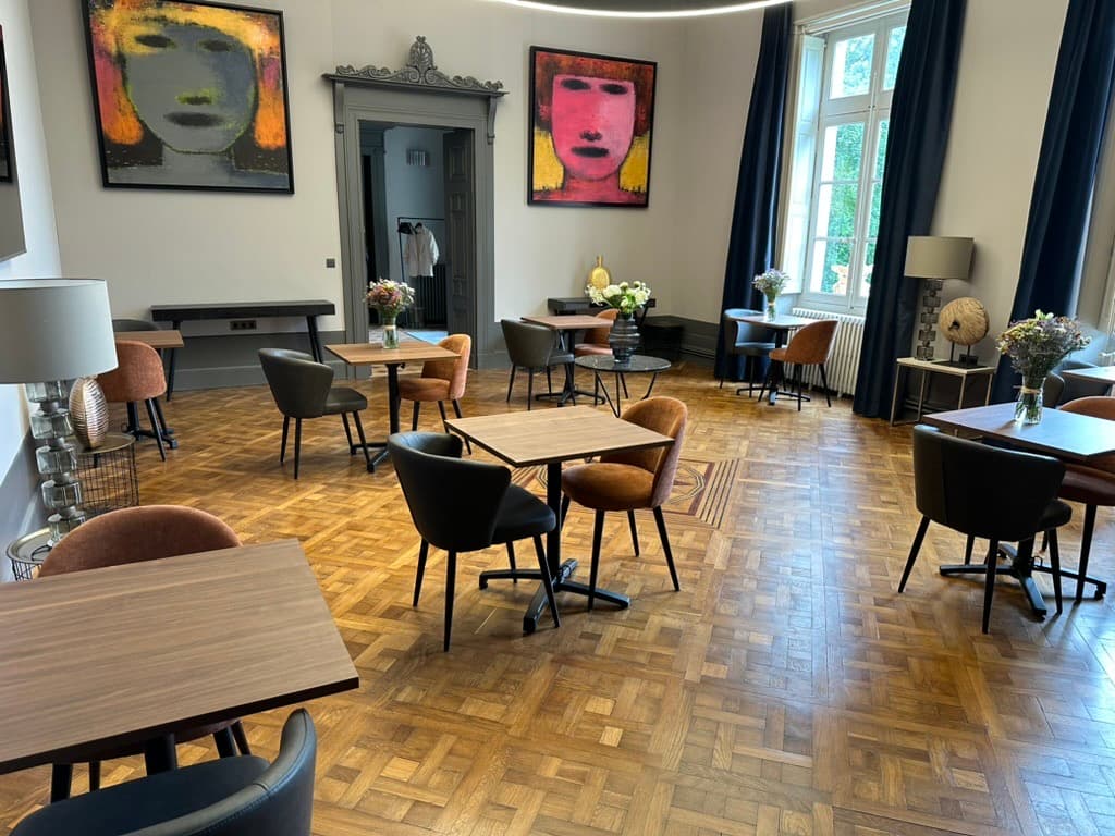 Château dining room